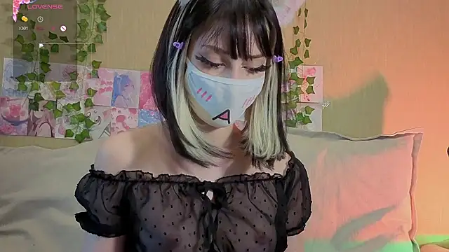 Snapshot of LunaNyanmi chatting on June 7, 2026, 1:59 pm LunaNyanmi online show from June 7, 2026, 1:59 pm