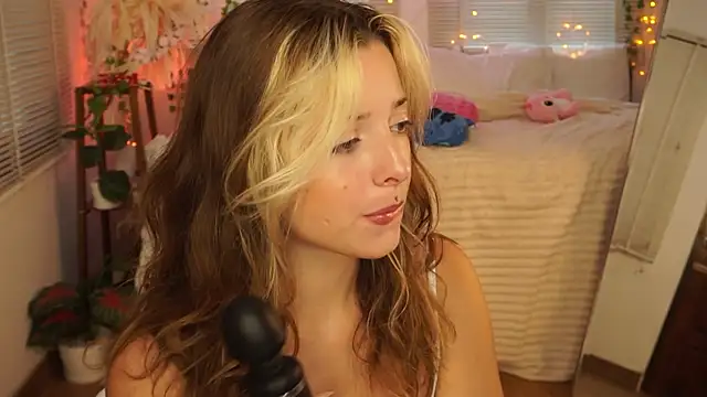 LoraDollie online show from July 6, 2026, 4:20 am