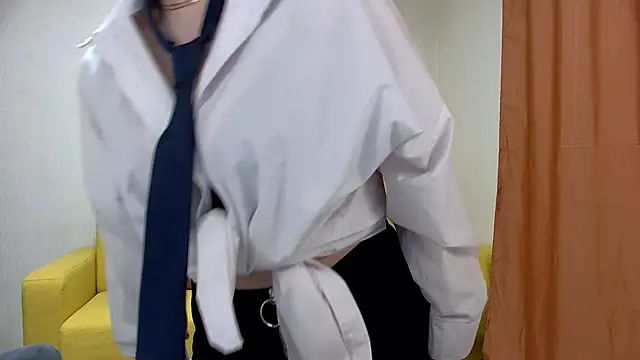 AdrianaToress online show from April 26, 2026, 6:16 pm