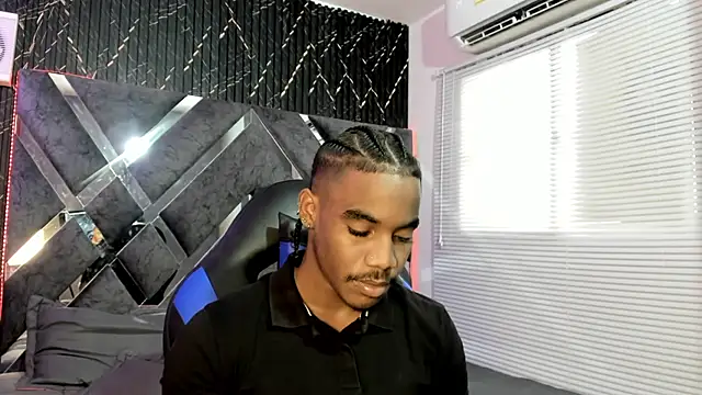 Snapshot of axel_silva4 chatting on June 18, 2026, 7:40 pm axel silva4 online show from June 18, 2026, 7:40 pm