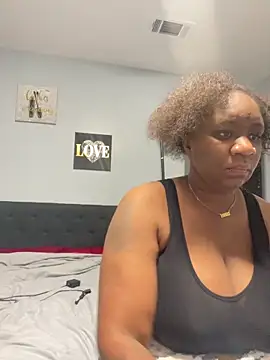 amberchill26 online show from June 18, 2026, 2:43 pm