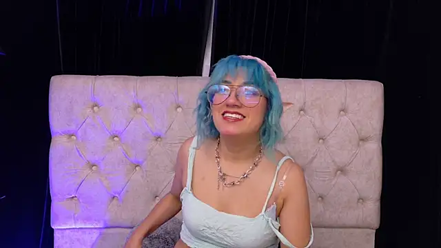 Zafiro Kitsune online show from July 16, 2026, 3:56 am