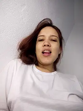 Snapshot of AdrianaFrank chatting on April 23, 2026, 7:27 pm AdrianaFrank online show from April 23, 2026, 7:27 pm