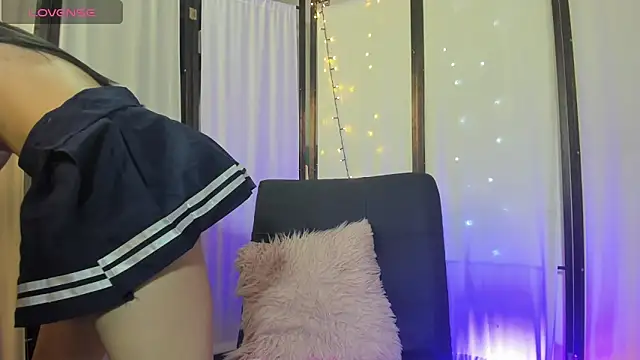 JadeMills2 online show from April 12, 2026, 7:52 pm