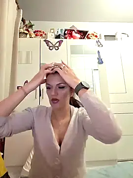 SweetMomy  online show from April 19, 2026, 6:32 pm