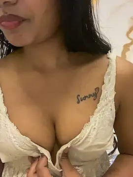 zoya2002 online show from April 14, 2026, 9:10 pm