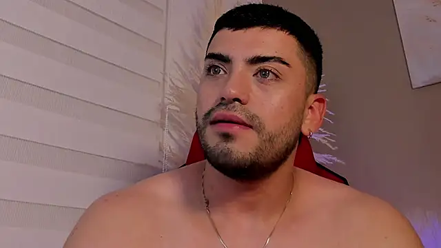 Snapshot of Alexander_Diazz chatting on May 16, 2026, 1:02 am Alexander Diazz online show from May 16, 2026, 1:02 am