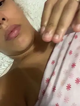 nandinharuivinha22 online show from April 15, 2026, 11:50 am