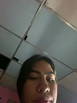 red151104 online show from April 7, 2026, 4:02 am