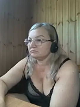 Snapshot of White-Chocolatte chatting on June 4, 2026, 7:47 am White-Chocolatte online show from June 4, 2026, 7:47 am
