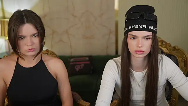 AriaAstra online show from April 25, 2026, 2:25 pm