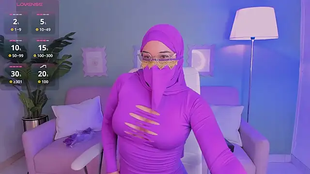 Snapshot of SamiraLuxe chatting on April 9, 2026, 9:47 am SamiraLuxe online show from April 9, 2026, 9:47 am