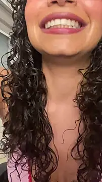 Snapshot of holaRosa chatting on April 21, 2026, 11:07 pm holaRosa online show from April 21, 2026, 11:07 pm