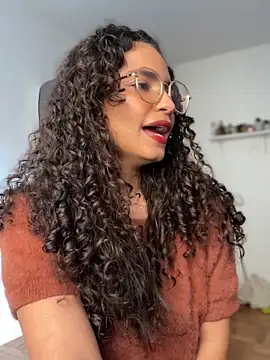 Snapshot of holaRosa chatting on June 14, 2026, 7:27 pm holaRosa online show from June 14, 2026, 7:27 pm