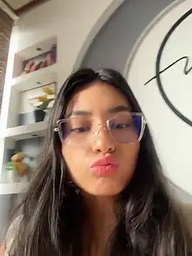 VioletRousee online show from June 19, 2026, 1:26 pm