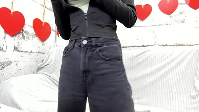 hii elle online show from April 19, 2026, 8:24 am