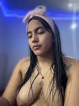 alanna22 online show from May 3, 2026, 12:55 pm