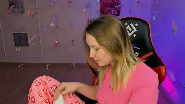 yourella online show from April 13, 2026, 8:53 am