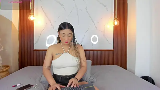 Eroticxcouple online show from May 2, 2026, 4:23 pm