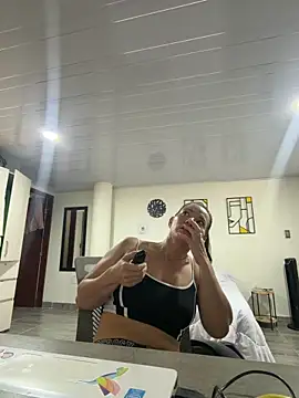 Snapshot of valery_fitt chatting on May 19, 2026, 1:39 pm valery fitt online show from May 19, 2026, 1:39 pm