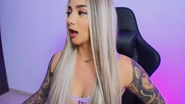 Megan jacksonn  online show from April 21, 2026, 11:51 pm