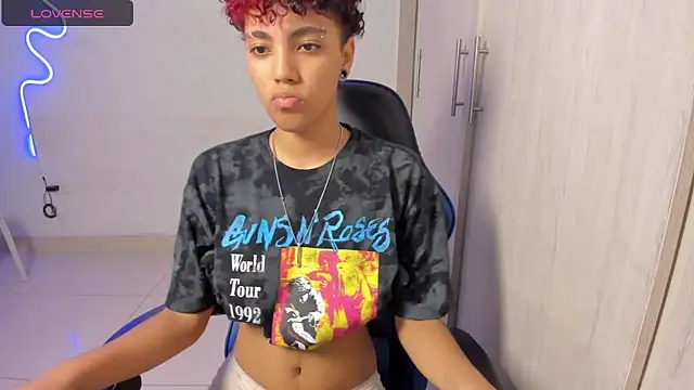 axel luxxx online show from April 15, 2026, 2:24 pm