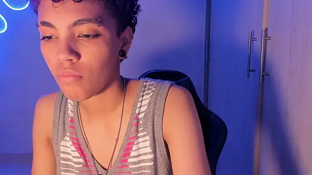 axel luxxx online show from April 17, 2026, 2:09 pm