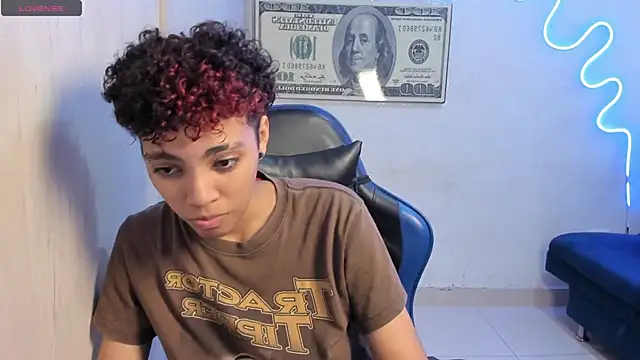 axel luxxx online show from April 27, 2026, 2:04 pm