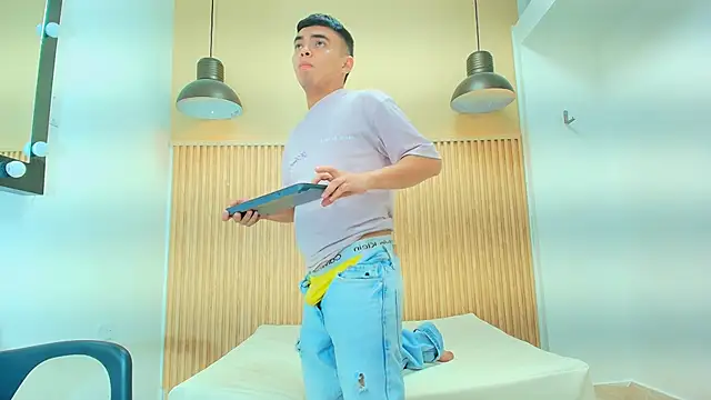 Snapshot of THIAM_KELLER1 chatting on April 8, 2026, 11:37 pm THIAM KELLER1 online show from April 8, 2026, 11:37 pm