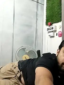 hornydaddy 21 online show from April 8, 2026, 1:44 pm