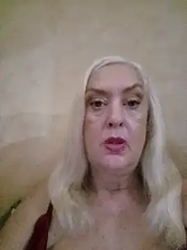 Snapshot of Julia20X chatting on July 3, 2026, 12:11 pm Julia20X online show from July 3, 2026, 12:11 pm