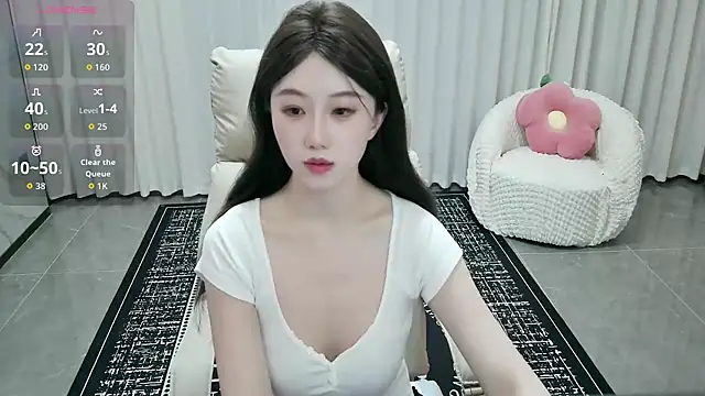 Snapshot of LUNYI-CC chatting on July 7, 2026, 12:42 pm LUNYI-CC online show from July 7, 2026, 12:42 pm