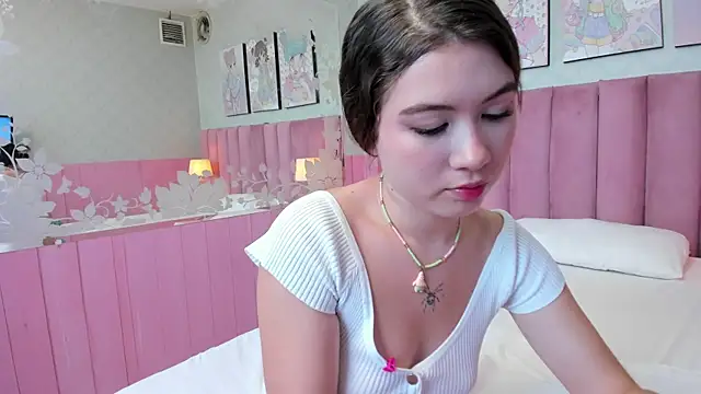 Snapshot of Hellencute18_ chatting on April 20, 2026, 7:04 pm Hellencute18 online show from April 20, 2026, 7:04 pm