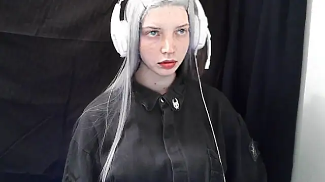 Snapshot of Crimson_Lady chatting on May 26, 2026, 6:04 pm Crimson Lady online show from May 26, 2026, 6:04 pm