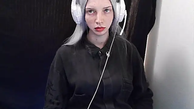 Snapshot of Crimson_Lady chatting on May 31, 2026, 8:21 pm Crimson Lady online show from May 31, 2026, 8:21 pm
