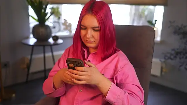 LindyMekee online show from April 9, 2026, 4:12 am