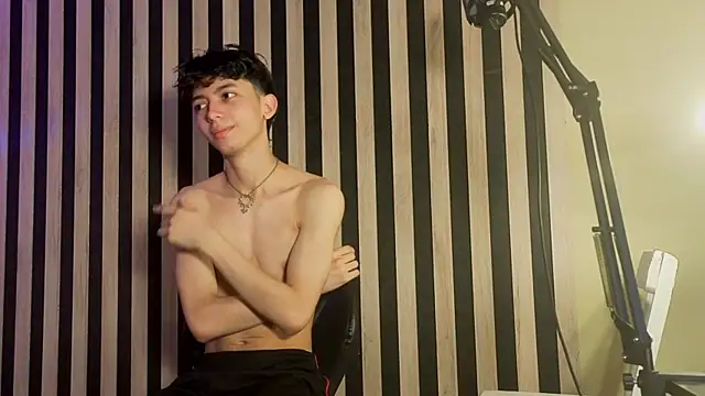 Snapshot of Twink_Sebas7 chatting on June 4, 2026, 12:11 pm Twink Sebas7 online show from June 4, 2026, 12:11 pm