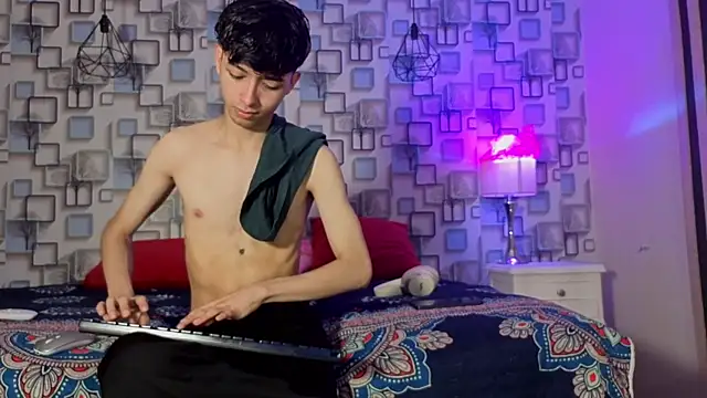Snapshot of Twink_Sebas7 chatting on June 7, 2026, 12:09 pm Twink Sebas7 online show from June 7, 2026, 12:09 pm
