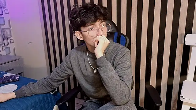 Snapshot of Twink_Sebas7 chatting on July 1, 2026, 12:29 pm Twink Sebas7 online show from July 1, 2026, 12:29 pm
