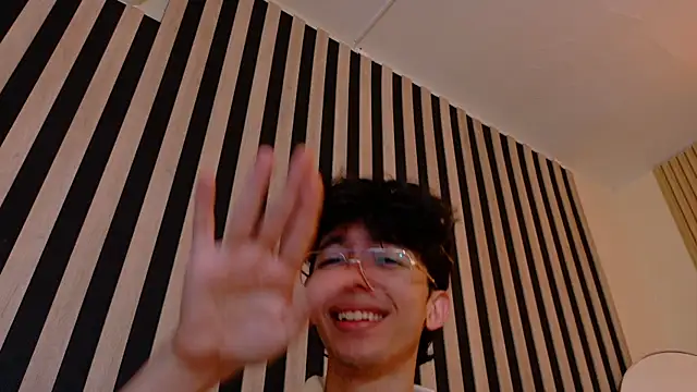 Snapshot of Twink_Sebas7 chatting on July 15, 2026, 12:21 pm Twink Sebas7 online show from July 15, 2026, 12:21 pm