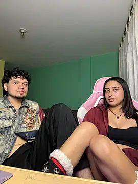 hotlatinocouple   online show from May 15, 2026, 11:56 pm