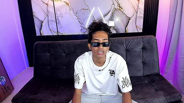 Snapshot of triiangel_latinboy chatting on June 11, 2026, 12:25 pm triiangel latinboy online show from June 11, 2026, 12:25 pm