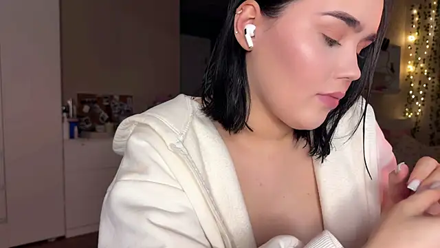 lola raze online show from July 2, 2026, 10:49 pm