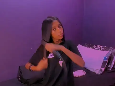 Indianteezerr online show from April 13, 2026, 12:43 pm