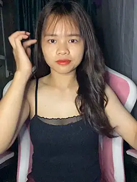 mayha11 online show from April 18, 2026, 1:37 pm