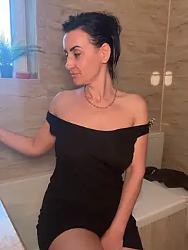 MissGiulia online show from May 16, 2026, 3:22 pm