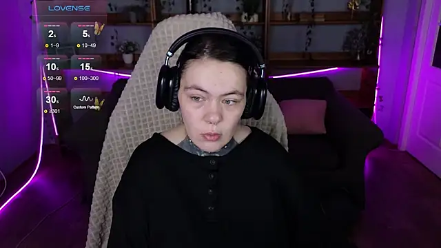 QwertyAnnie Lbo online show from April 10, 2026, 1:33 am