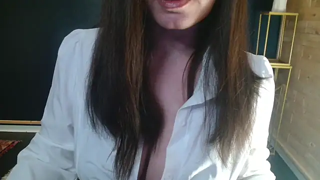 NicoleLove  online show from April 10, 2026, 9:30 pm