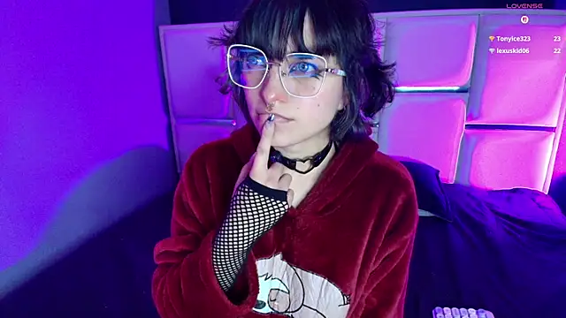 BadEmyXO online show from July 16, 2026, 4:18 am