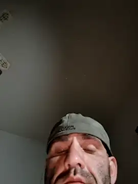 Snapshot of fitguy4u chatting on June 1, 2026, 4:14 am fitguy4u online show from June 1, 2026, 4:14 am